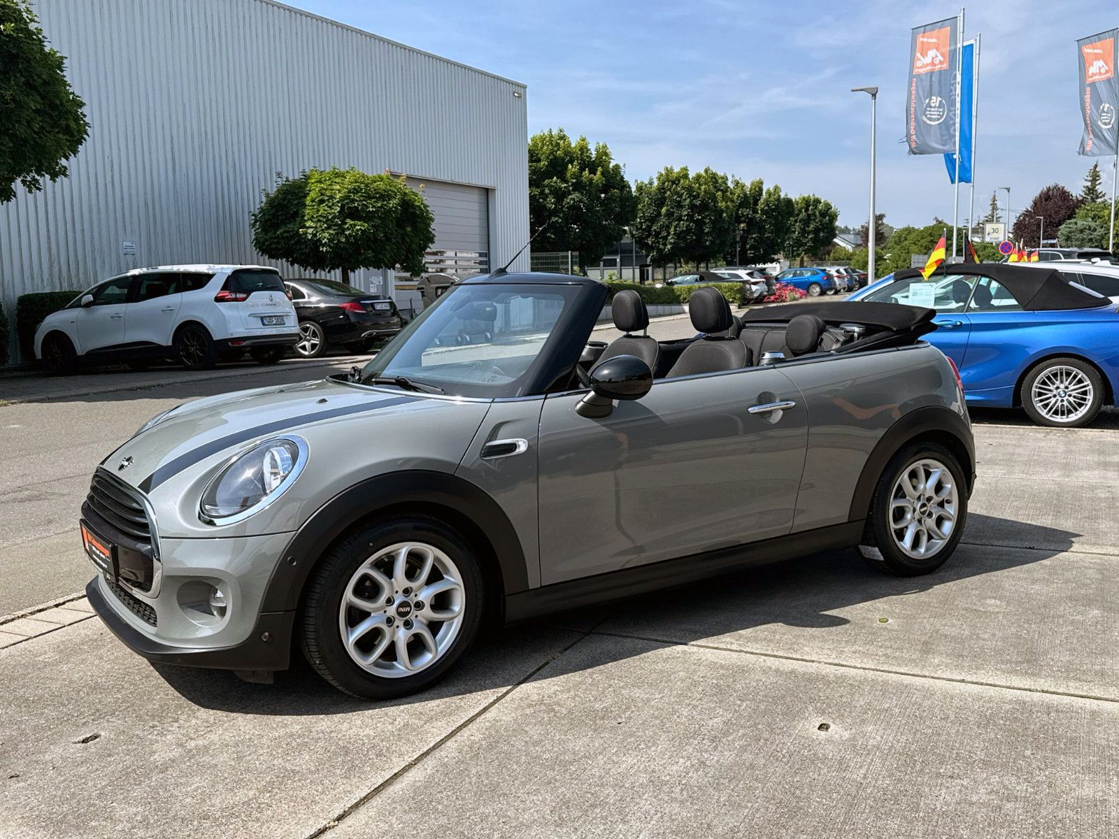 Fahrzeugabbildung MINI COOPER Cabrio Aut. SHZ KAM PDC BT AMBI 2-Zonen