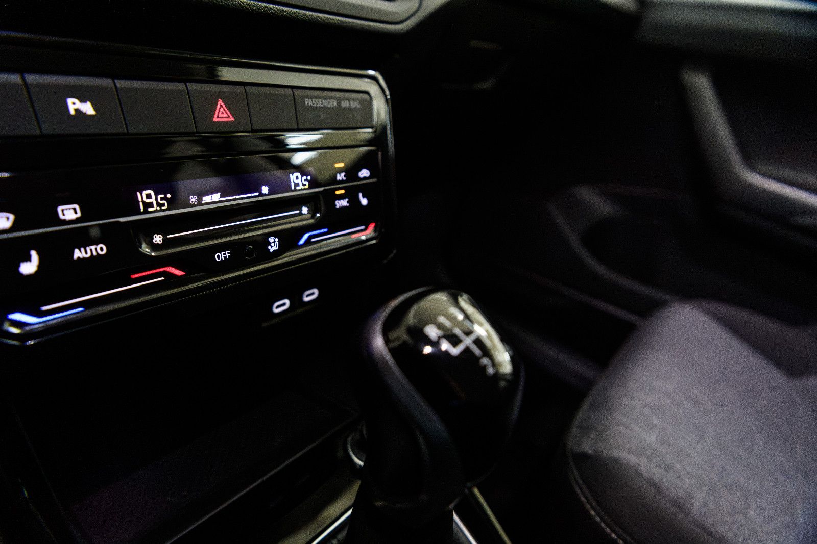 Fahrzeugabbildung Volkswagen T-Cross +SHZ +KAMERA +NAVI +ACC