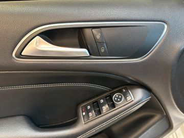 Mercedes-Benz B 180 *KLIMA*SZHZ*LEDER*NAV*PDC*SPUR*TOTWINKEL