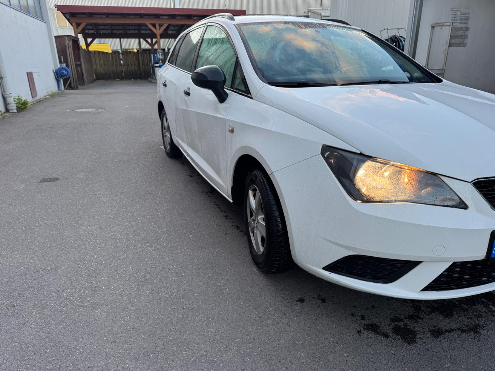 Seat Ibiza 2012 — rear view