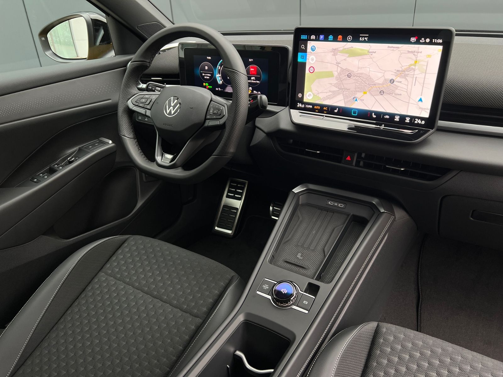 Fahrzeugabbildung Volkswagen T-Roc R-Line 1.5 eTSI DSG *Black Style, IQ-Light