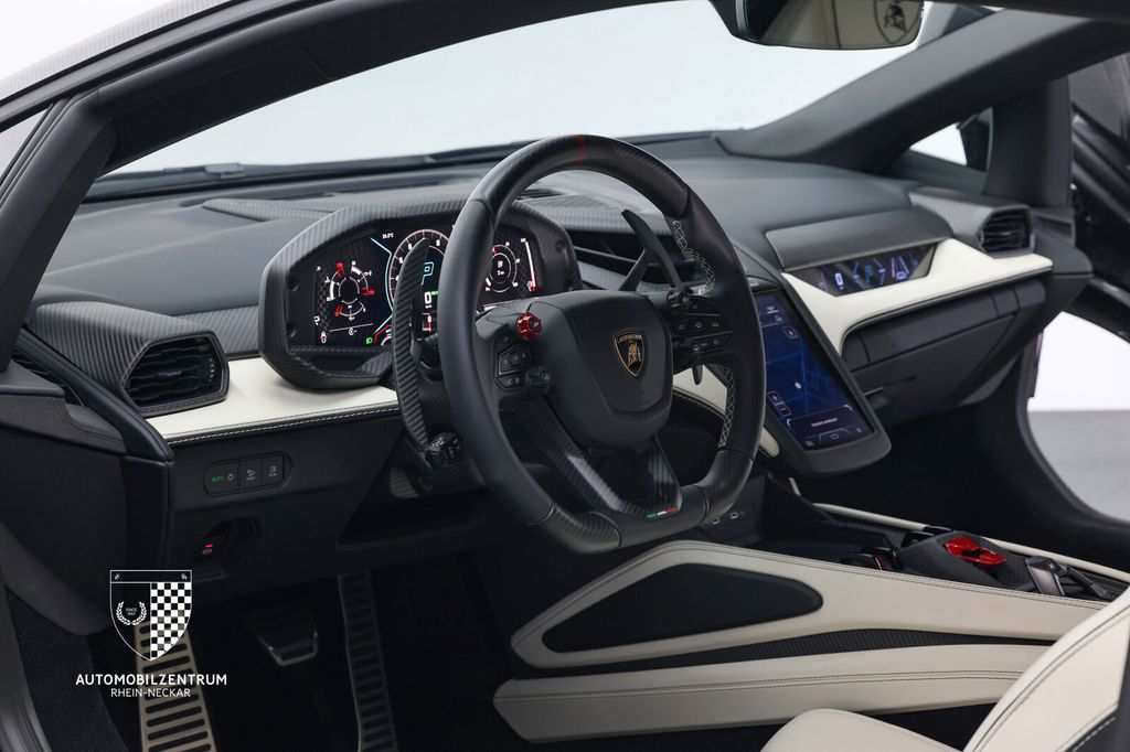 LAMBORGHINI Revuelto 2025