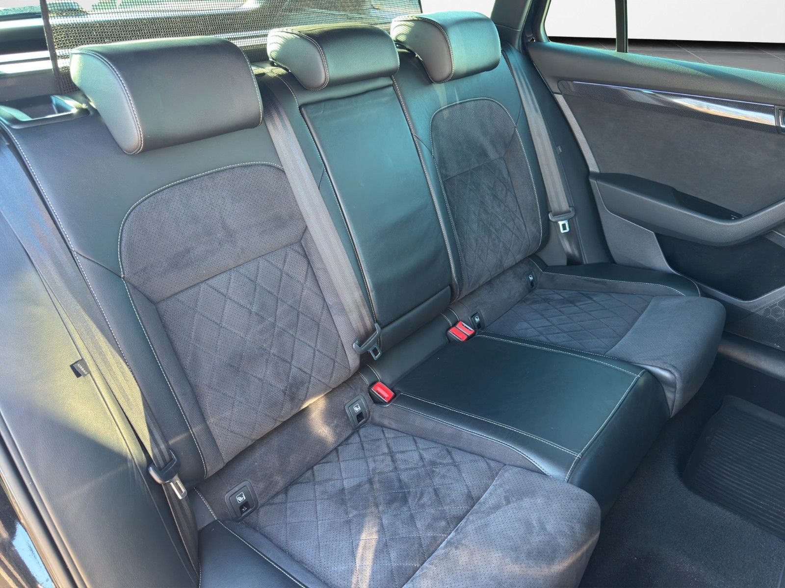 Fahrzeugabbildung SKODA SUPERB COMBI SPORTL 2.0TDI ACC MEMORY CANTON