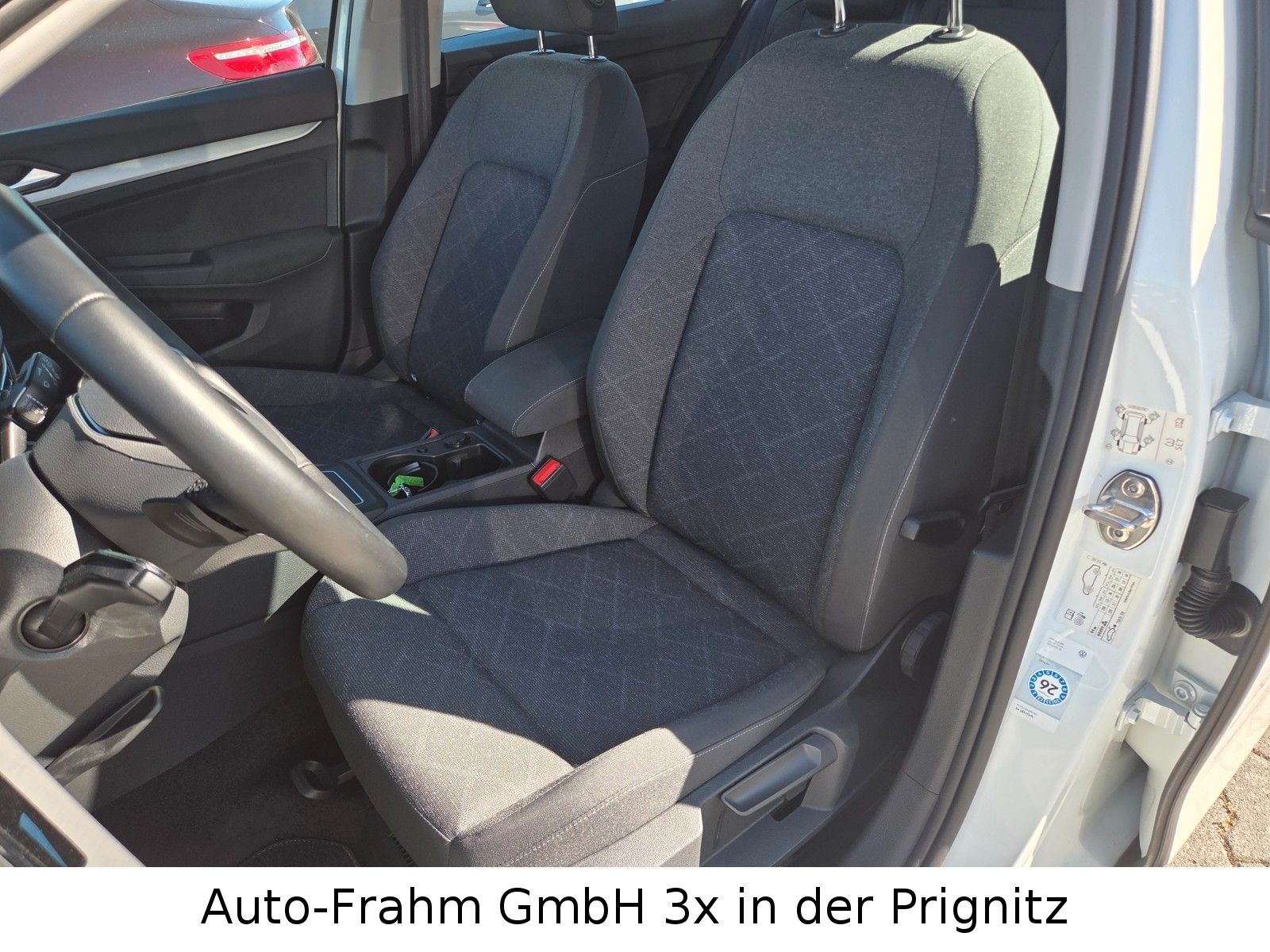 Volkswagen Golf VIII Lim. Life eTSI LED NAVI foto 24