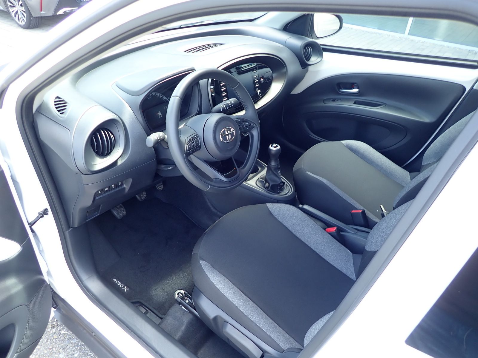 Fahrzeugabbildung Toyota Aygo X Play
