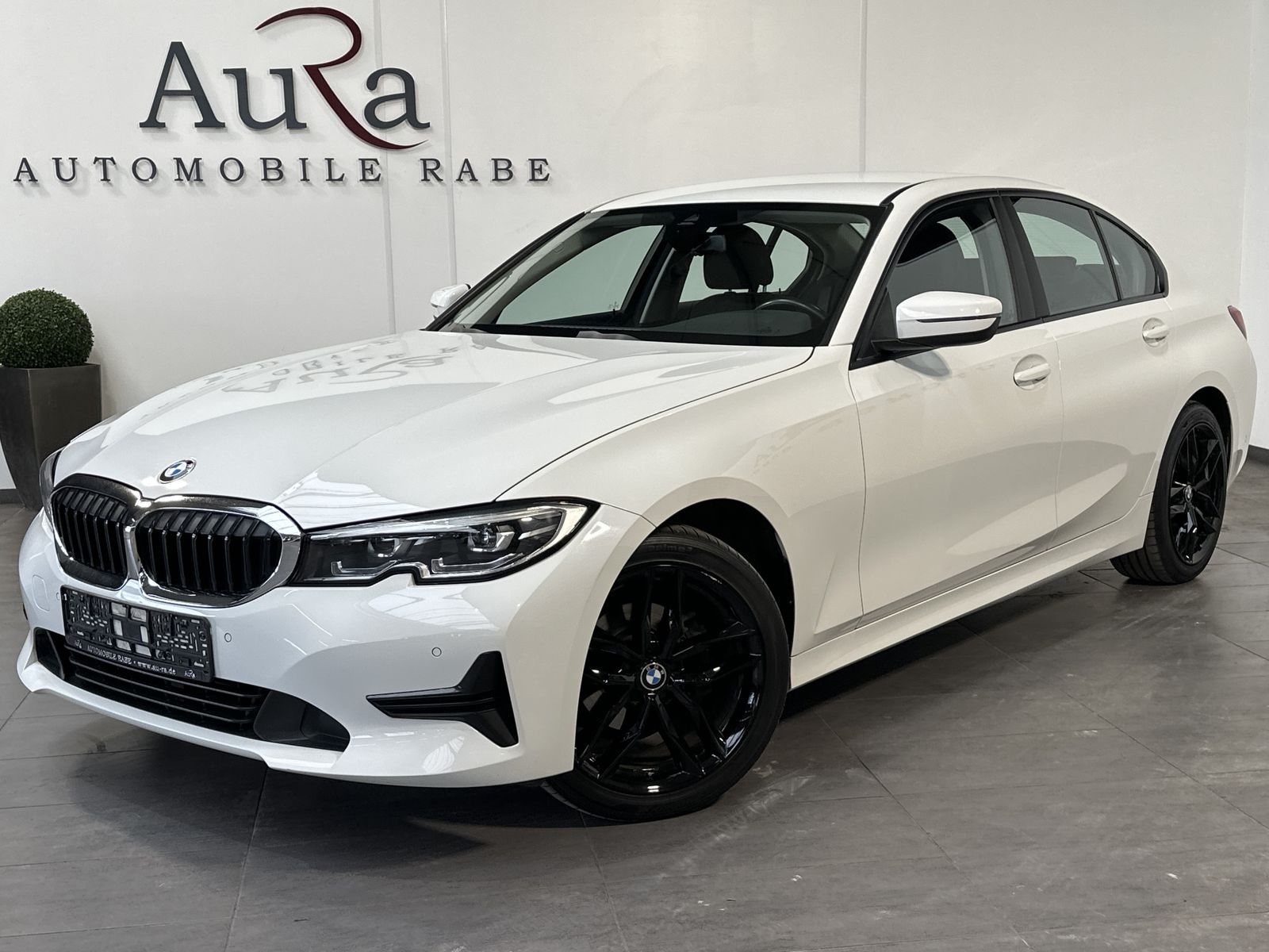 Fahrzeugabbildung BMW 318d Advantage Aut. NAV+LED+SHZ+PDC+TEMPOMAT+2Hd