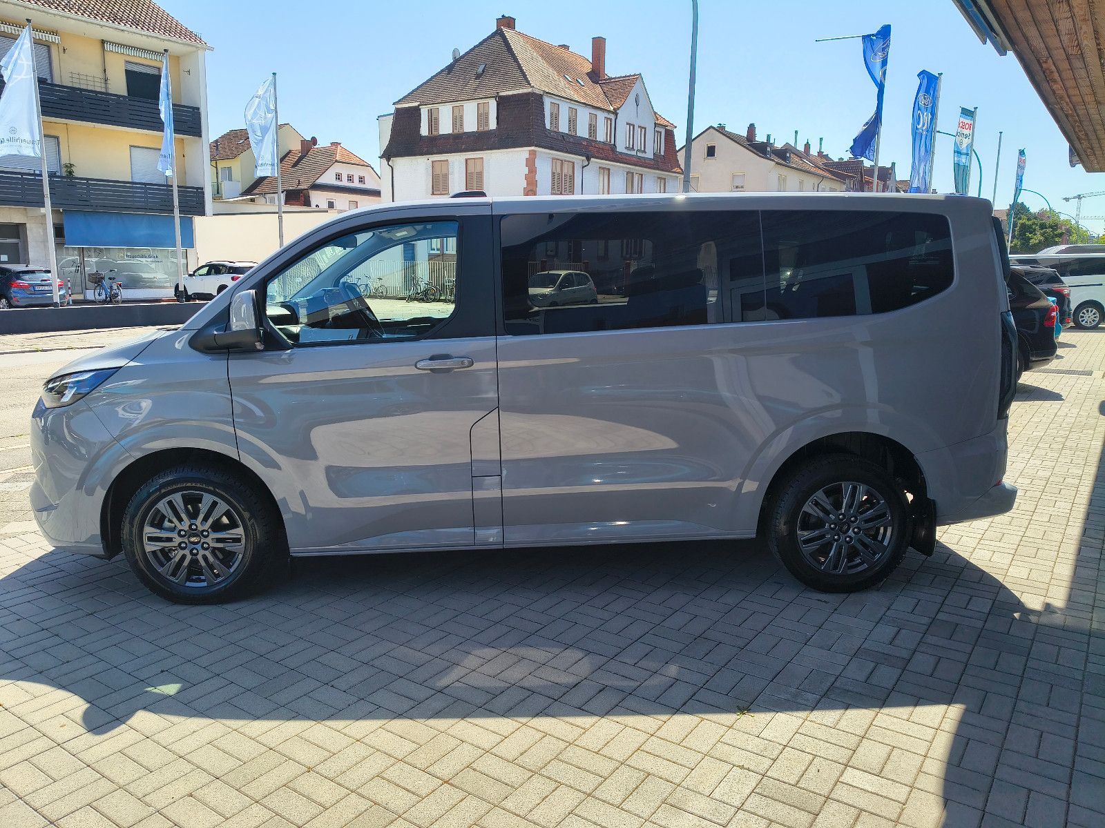 Ford Tourneo Custom PHEV 340 L1 Titanium  Autom. AHK imagem 3