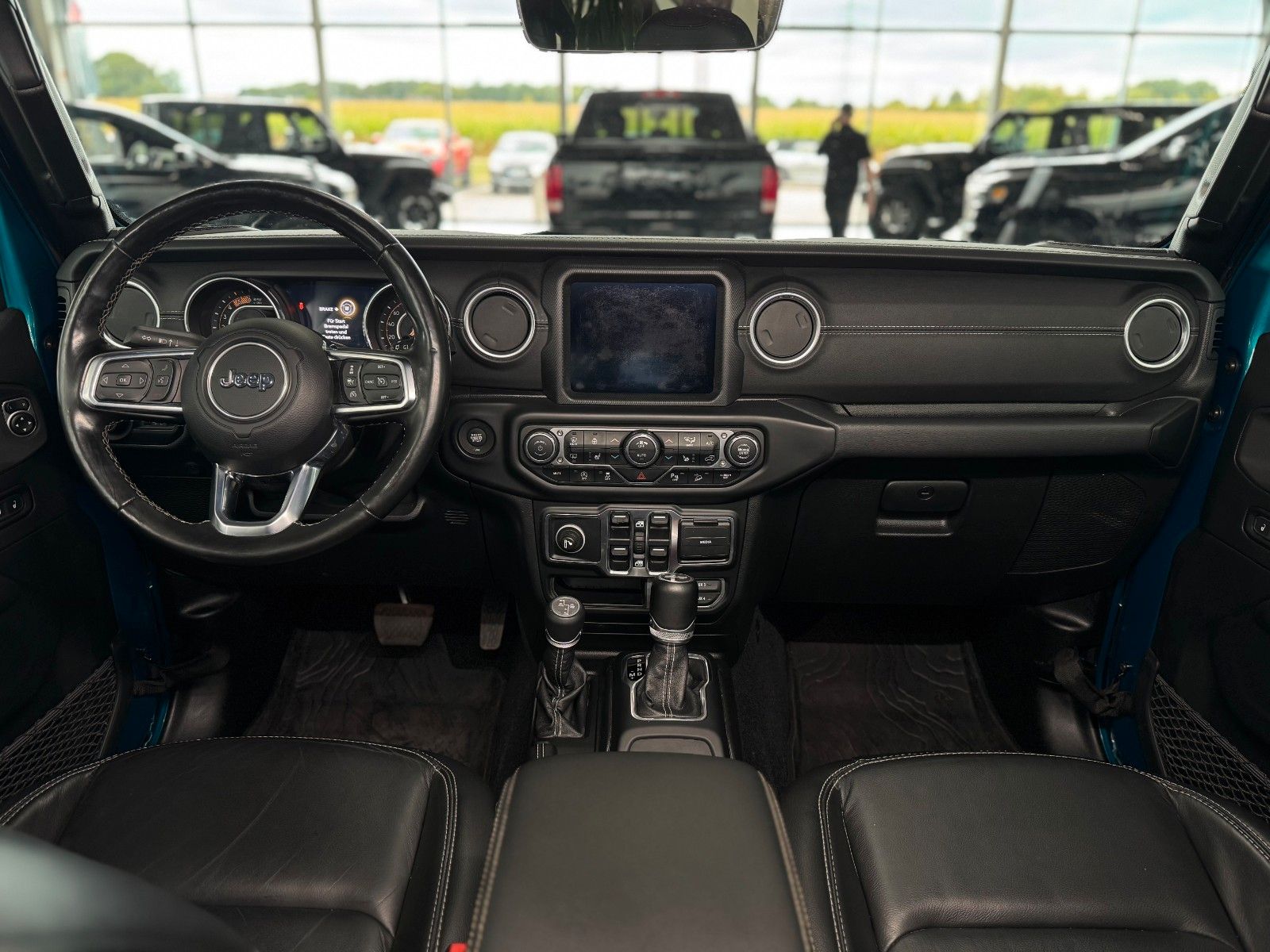 Fahrzeugabbildung Jeep Wrangler 2.2 CRDi Sahara Overland "SkyOne AHK"