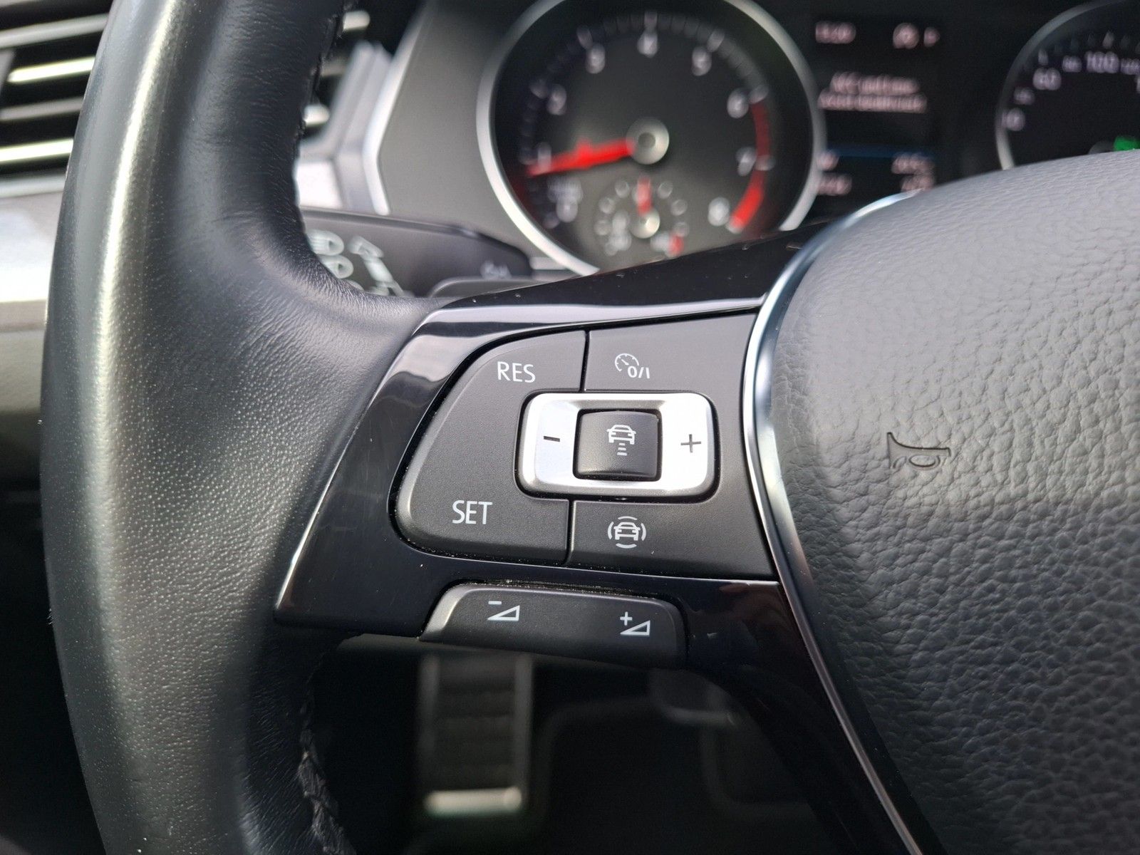 Fahrzeugabbildung Volkswagen Passat Variant TSI Alltrack DSG 4M LED Navi ACC