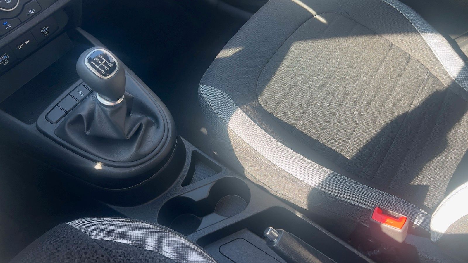 Fahrzeugabbildung Hyundai i10 1.0 Select *Navi*Klima*CarPlay*RFKamera*PDC*