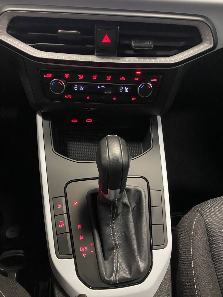 Fahrzeugabbildung SEAT Arona 1.0 TSI STYLE DSG+NAVI+LED+APP+TEMPOMAT+++