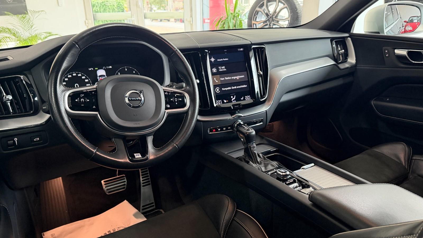 Volvo XC60 D5 AWD R Design Panorama*AHK