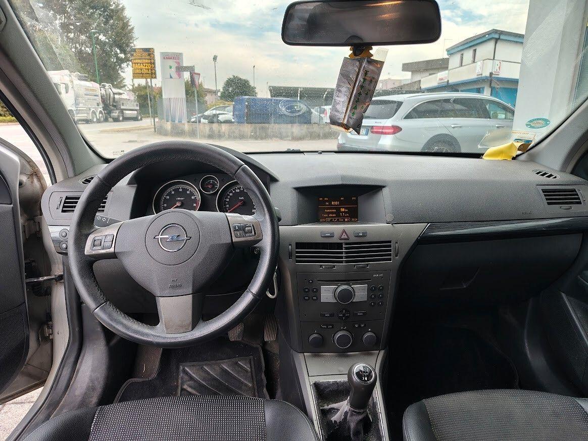 Opel Astra 2006 — photo 10
