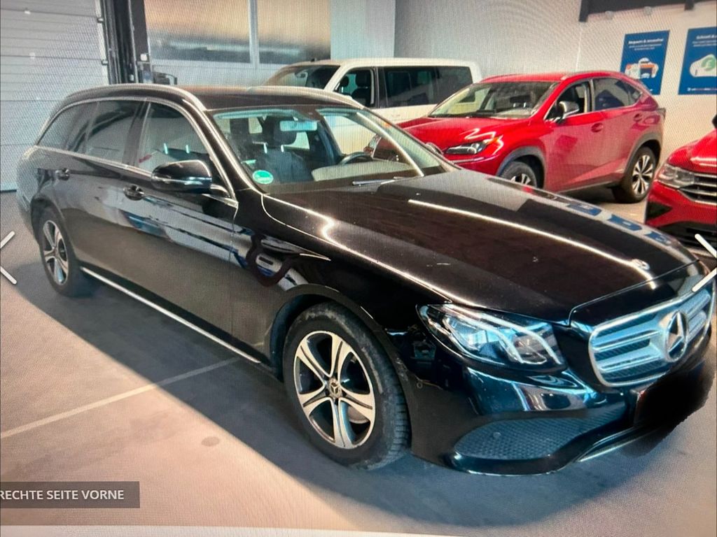 Image of Mercedes-Benz E 200