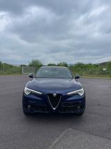 Alfa Romeo Stelvio Super Q4 ALLRAD - blaue Alfa Romeo Stelvio