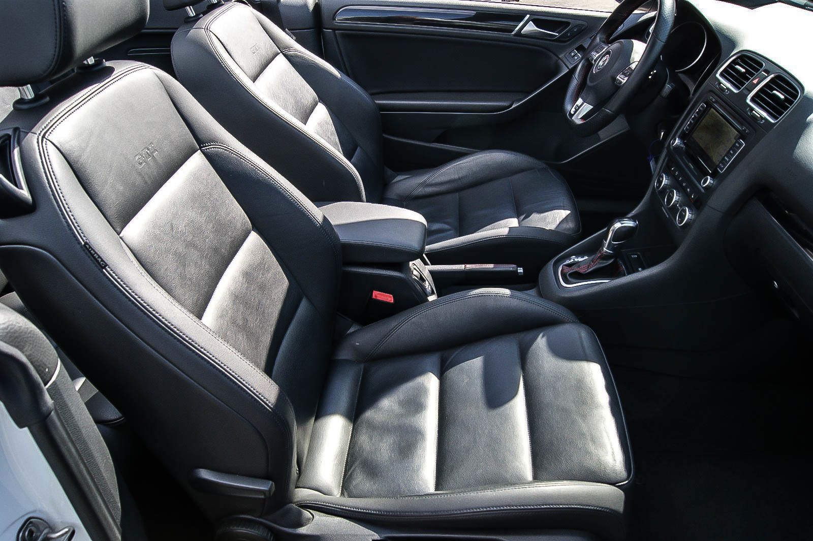 Fahrzeugabbildung Volkswagen Golf VI GTI Cabriolet 20TSI DSG XENON LEDER NAVI