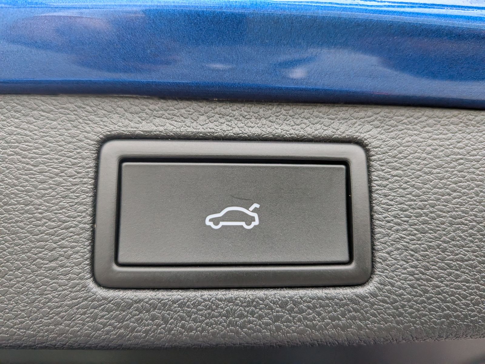 Fahrzeugabbildung SKODA Kamiq 1.5 TSI DSG Monte Carlo Pano Matrix 5J.GAR