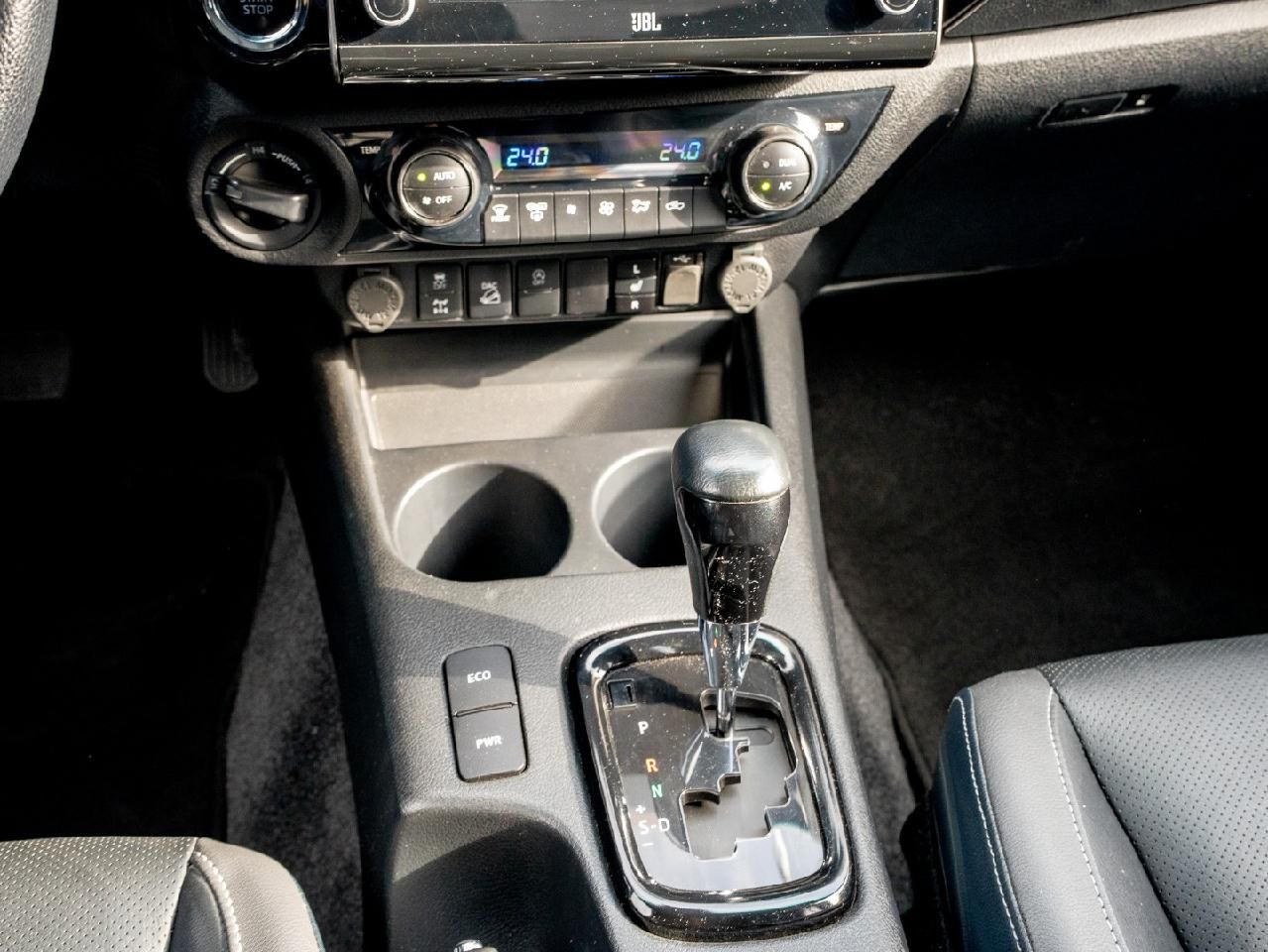 Fahrzeugabbildung Toyota Hilux Double Cab Invincible 4x4