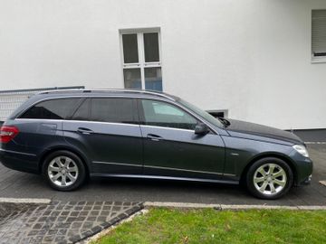 Mercedes E 300 - 1