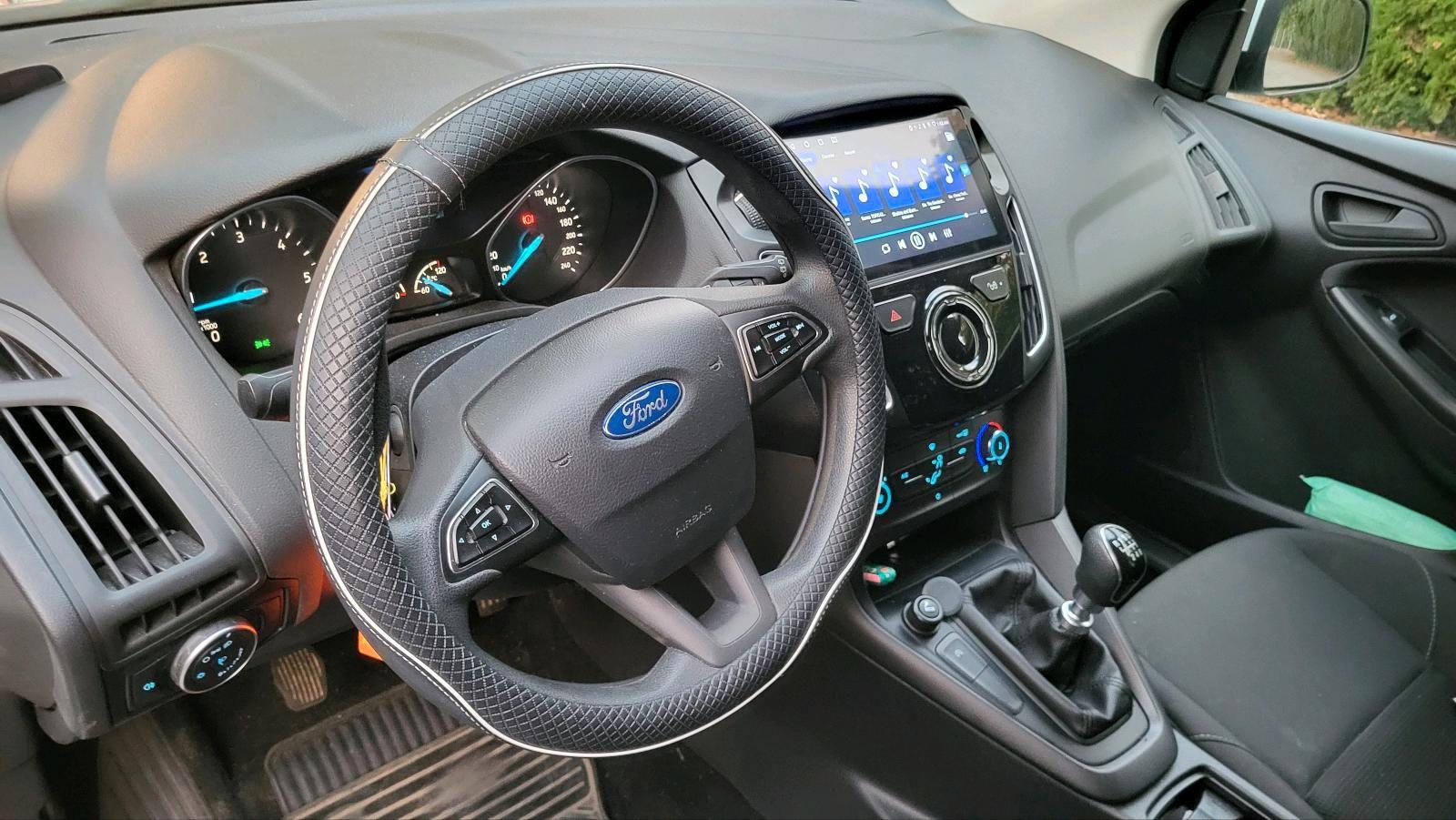 Ford Focus 2015 — rear view