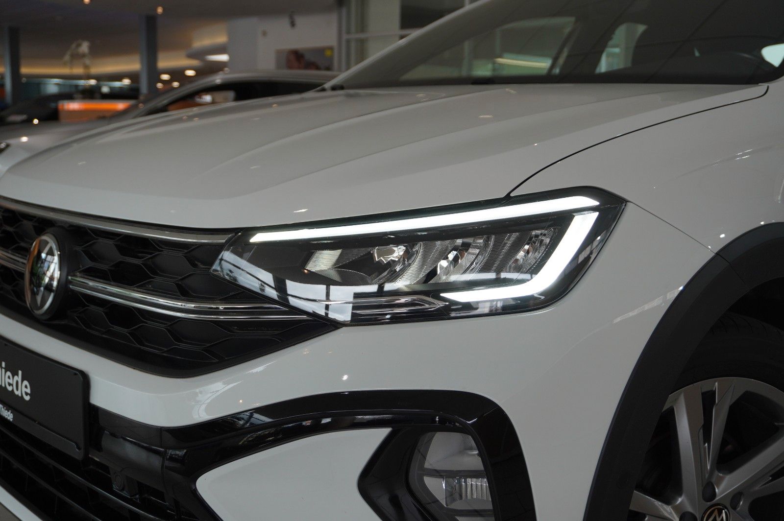 Fahrzeugabbildung Volkswagen Taigo 1.0 TSI R-LINE NAVI/LED/KAMERA/SPORT/DAB+