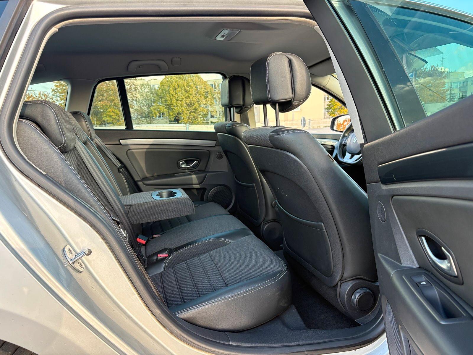 Renault Laguna 2010 — photo 8