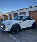 MINI Aut. Sitzh. JCW 17 Zoll Keyless - MINI Cooper mit Benzin-Antrieb: Beige, Scheckheftgepflegt