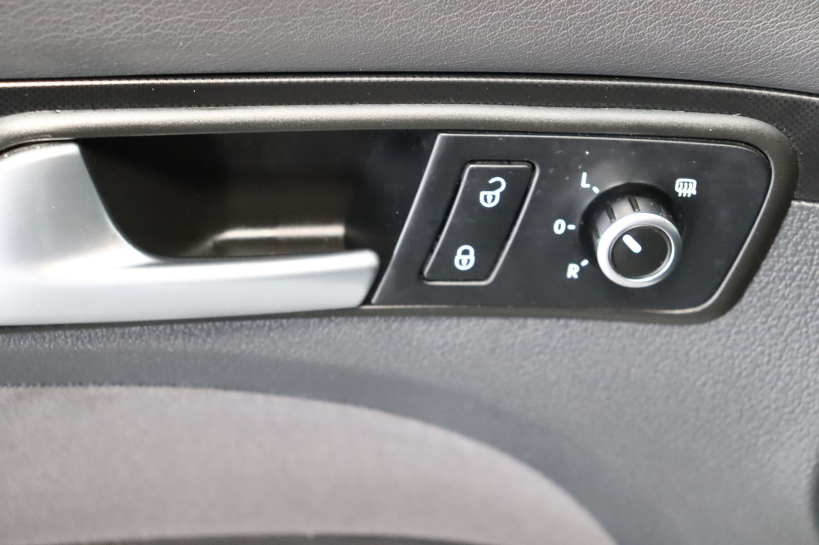 Fahrzeugabbildung Volkswagen Touran 2.0 TDI * Navi * RFK * Xenon *