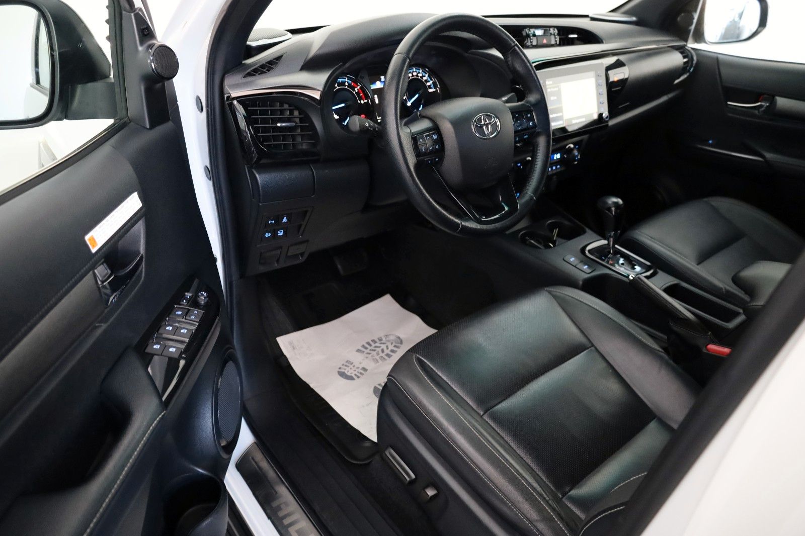 Fahrzeugabbildung Toyota Hilux 2.8 D-4D 4x4 Invincible Sport,ACC,Rollo el