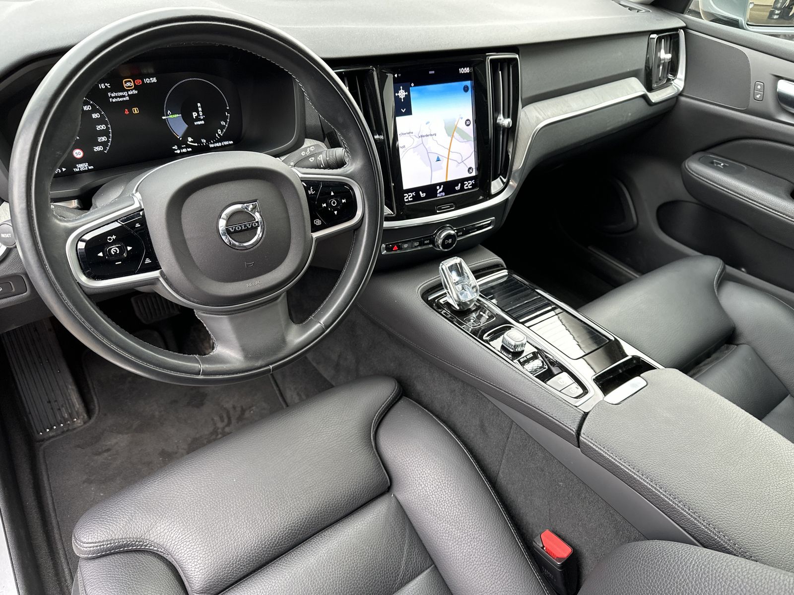 Fahrzeugabbildung Volvo V60 Inscription Plug-In Hybrid AWD NAV+LED+PANO