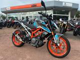 KTM 390 DUKE mit Dekor und Tieferlegung - KTM DUKE 3