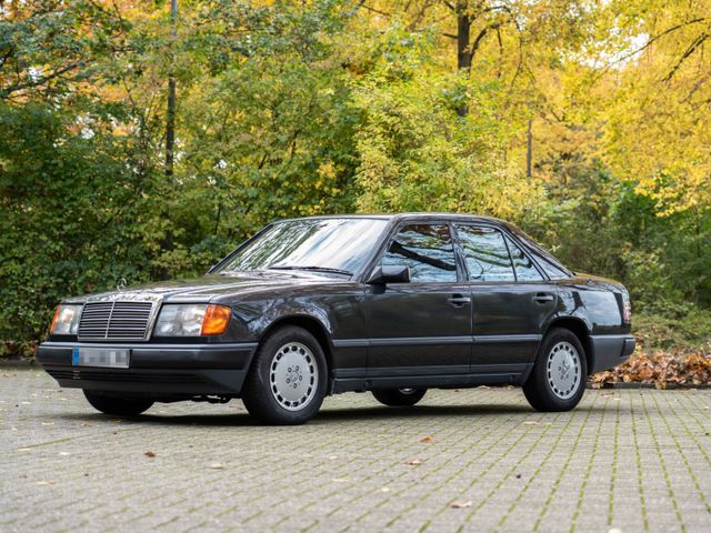 Mercedes-Benz 300E ROSTFREI schwarz Leder Sitzheizung W124