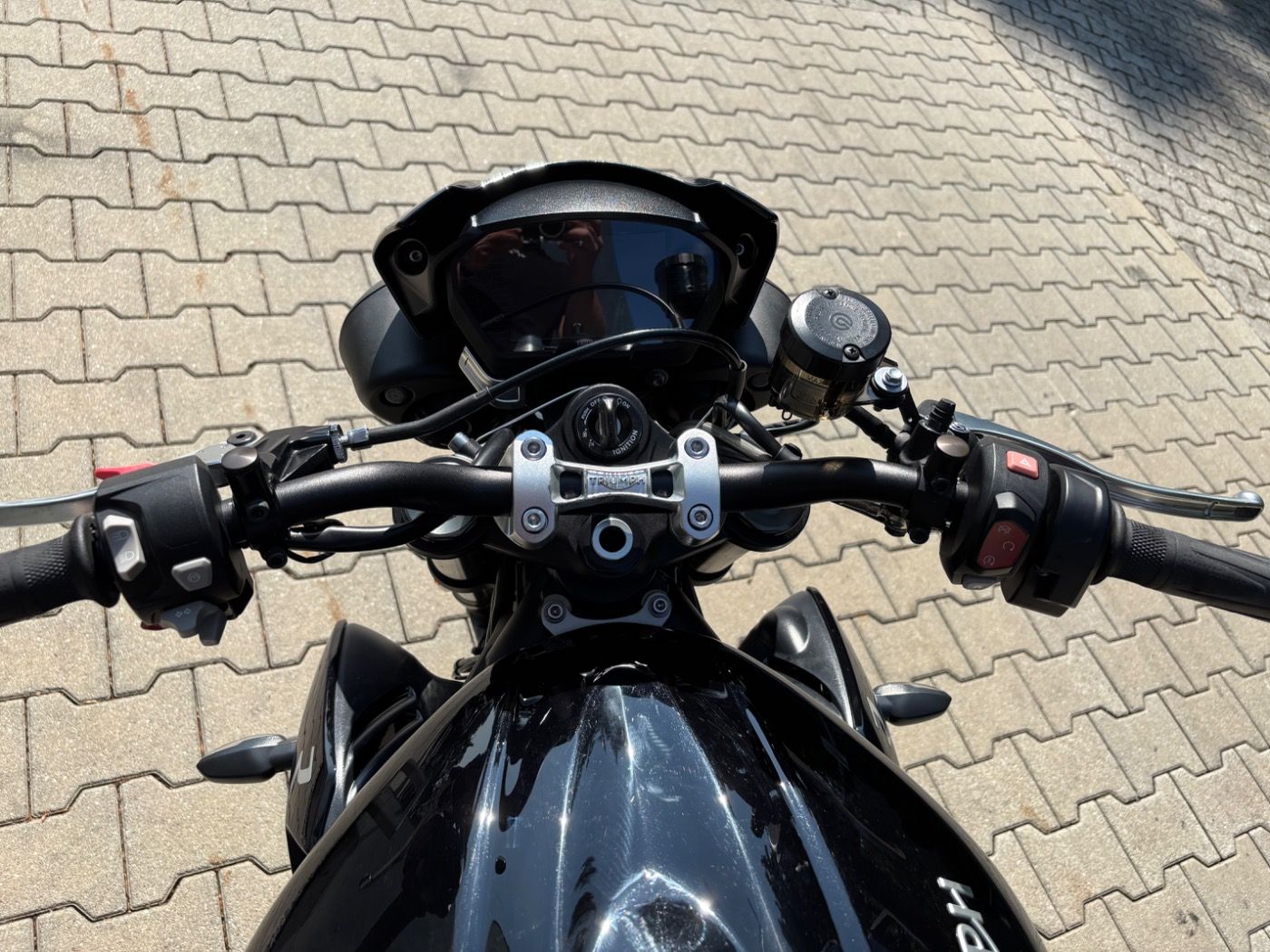 Fahrzeugabbildung Triumph Street Triple R mit Zubehör