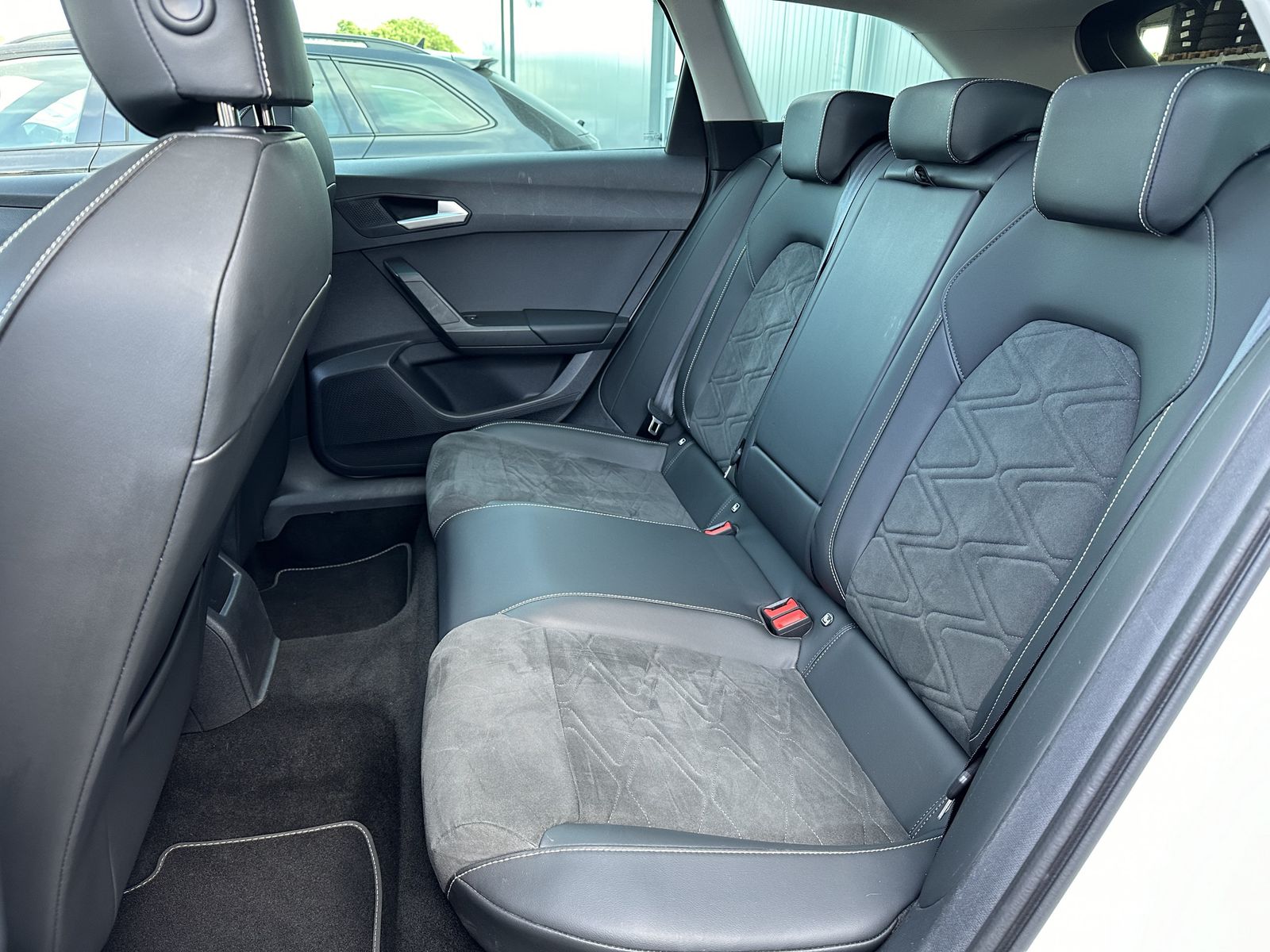 Fahrzeugabbildung SEAT Leon SpT 2.0 TDI DSG NAV+LED+V-COCKPIT+ACC+PANO