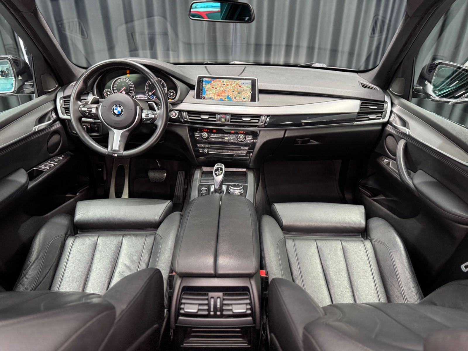 Fahrzeugabbildung BMW X5 40d xDrive|M-SPORT|PANO|7-SITZER|SOFT-CLOSE|