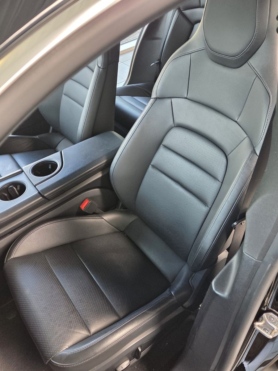 Fahrzeugabbildung Porsche Taycan 4 S/erst 48000km