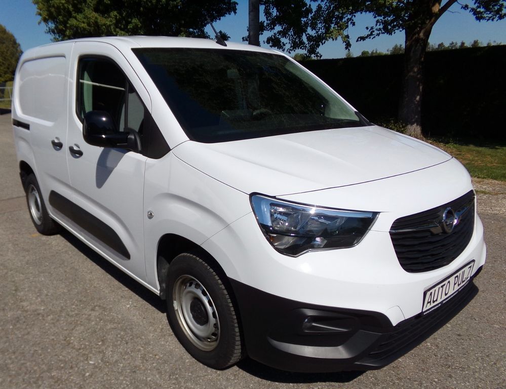 Opel Combo — hlavná fotografia