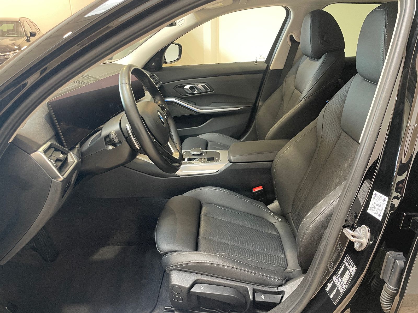 BMW 320d Touring Sport Sitze*Standheizung*H&K*R-CA M foto 15
