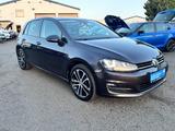 Volkswagen Golf VII 110PS Lounge SitzHz Navi PDC CarPlay - gebrauchte VW Golf aus dem Jahr 2015