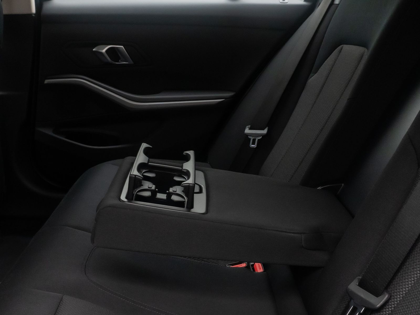 Fahrzeugabbildung BMW 320e Widscreen DAB Cockpit+ PDC GeschwindigReg