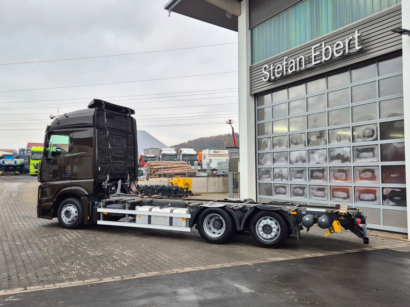 Fahrzeugabbildung Mercedes-Benz Actros 2543 LnR 6x2 Retarder