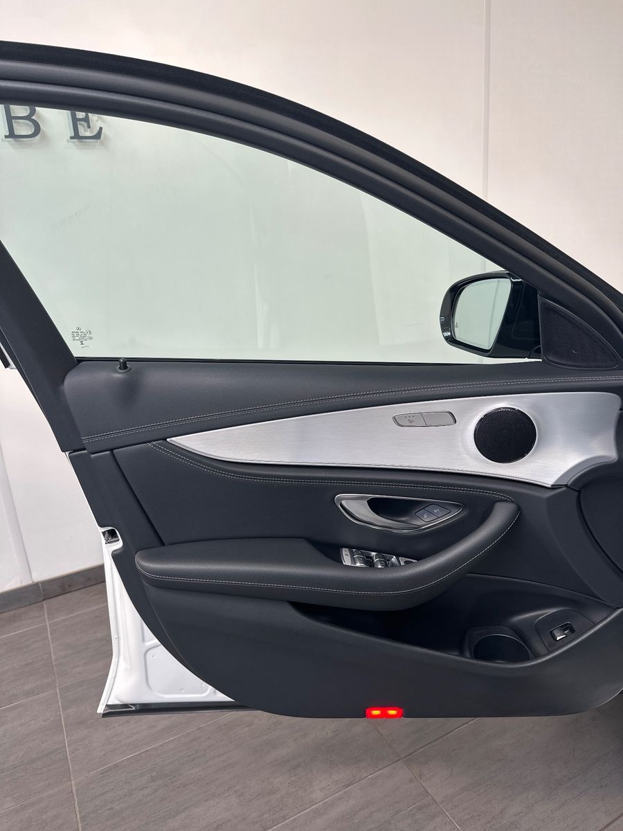 Fahrzeugabbildung Mercedes-Benz E 220 d T AMG Line NAV+LED+AHK+KAMERA+20ZO