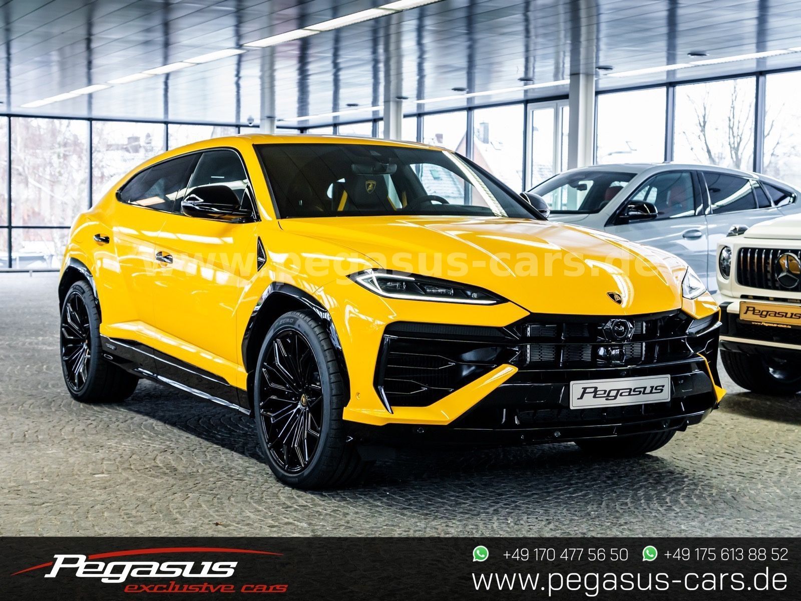 LAMBORGHINI Urus - 3
