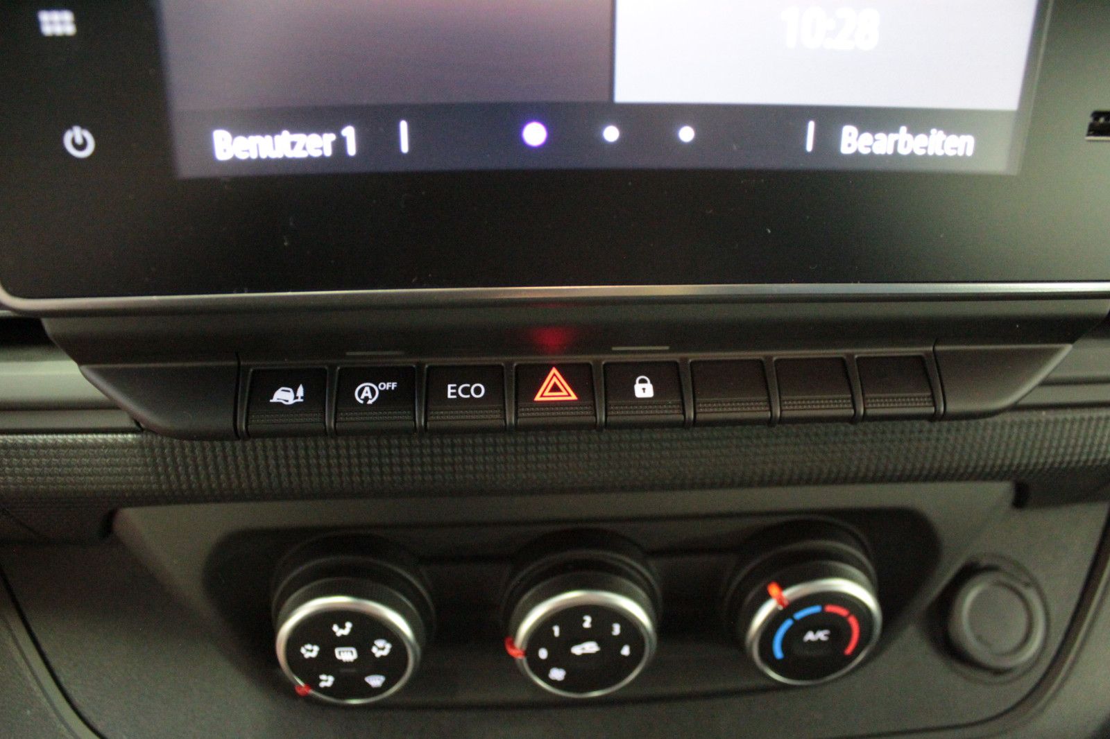 Fahrzeugabbildung Renault Trafic Dci 150 Grdt Evolution *Rollstuhlrampe*