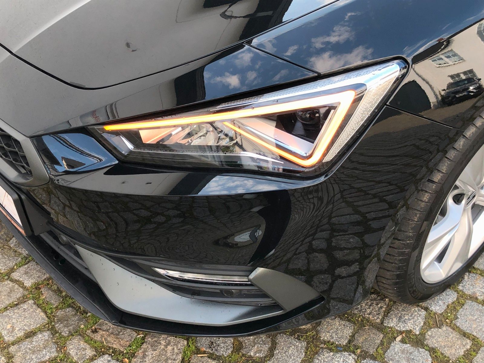 Fahrzeugabbildung SEAT Leon Sportstourer 1.5 eTSI FR *DSG *AHZV