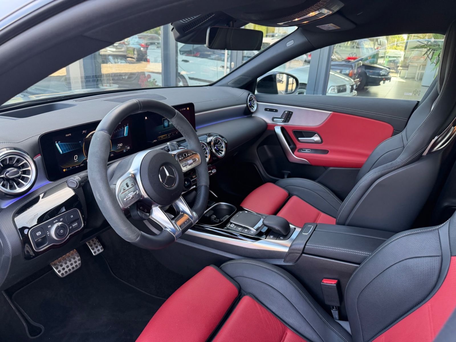 Mercedes-Benz CLA 45S AMG 4M PerfSitze Belüftung Night Matt foto 5