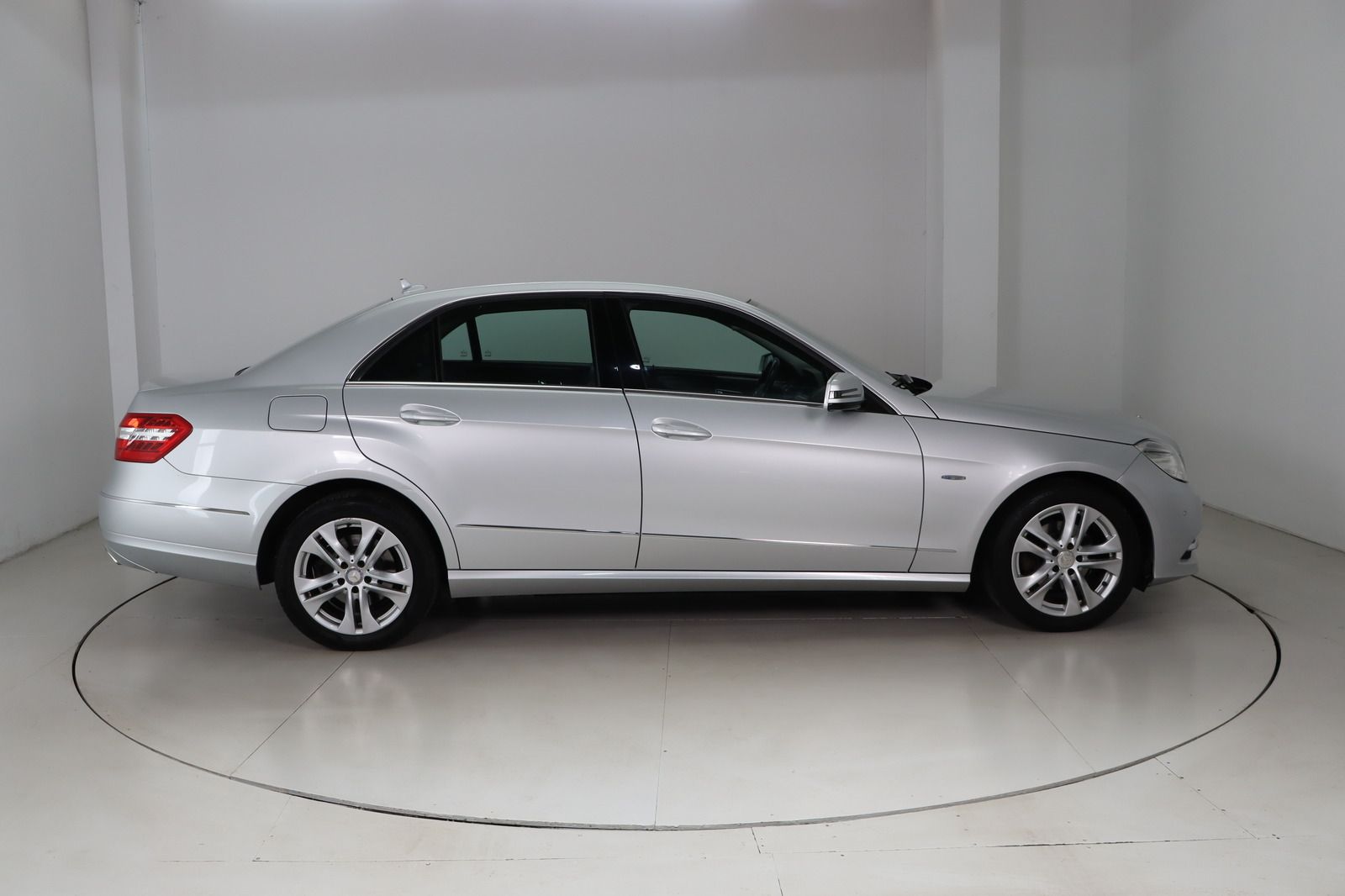 Fahrzeugabbildung Mercedes-Benz E 200 AVANTGARDE * Xenon * HU/AU 07.26