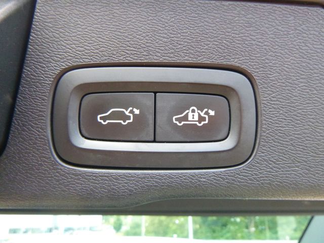 Fahrzeugabbildung Volvo XC60 D4 2WD Momentum>AUT/PANO/Standh./LED/NAVI