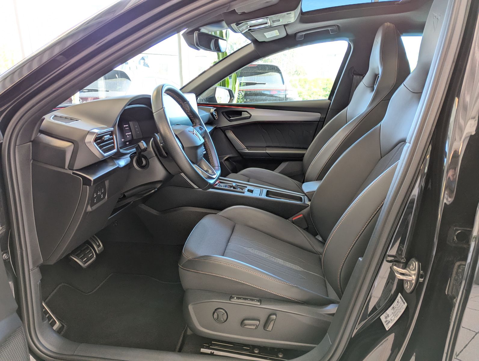 Fahrzeugabbildung CUPRA Leon VZ 2.0 TSI DSG Pano Matrix Beats Memory 19"