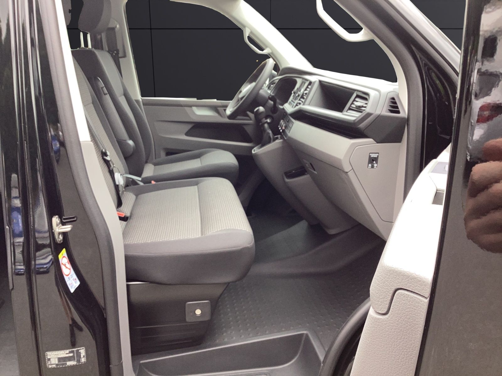 Fahrzeugabbildung Volkswagen T6 Kombi T6.1 TDI 9 Sitze LR LED SITZH. REAR VIE